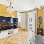 Elegant 3br Townhouse W/ En-suite Baths - Mouraria | By Airnest * Lisbon