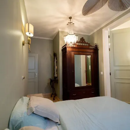 Casa de Férias Elegant 3br Townhouse W/ En-suite Baths - Mouraria | By Airnest *