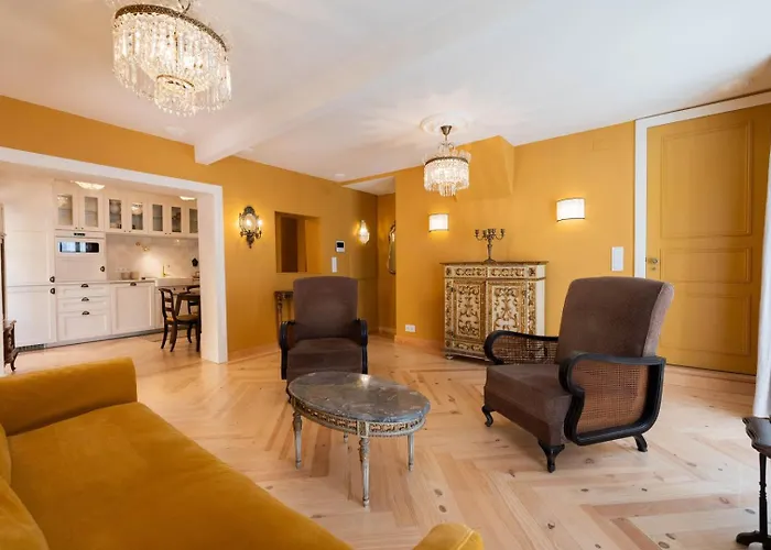 Casa de Férias Elegant 3br Townhouse W/ En-suite Baths - Mouraria | By Airnest