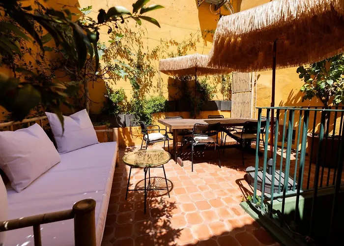 Elegant 3br Townhouse W/ En-suite Baths - Mouraria | By Airnest Casa de Férias Lisboa