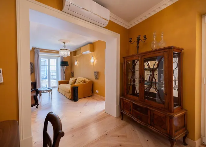 Casa de Férias Elegant 3br Townhouse W/ En-suite Baths - Mouraria | By Airnest Lisboa