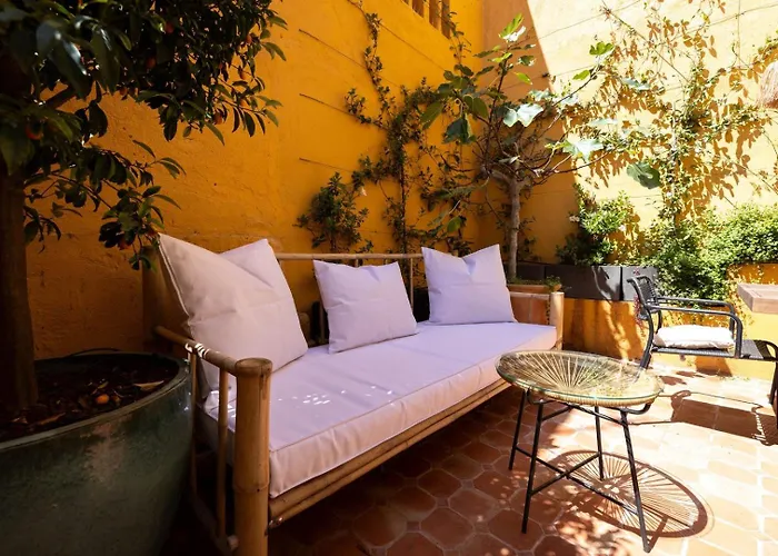 Casa de Férias Elegant 3br Townhouse W/ En-suite Baths - Mouraria | By Airnest