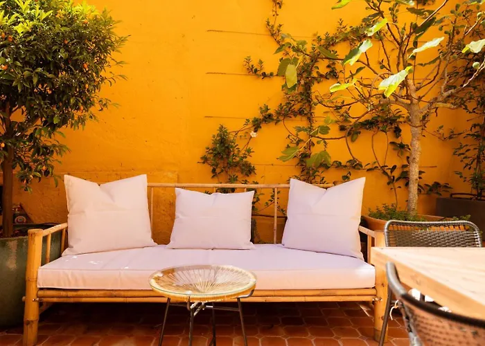 Casa de Férias Elegant 3br Townhouse W/ En-suite Baths - Mouraria | By Airnest *