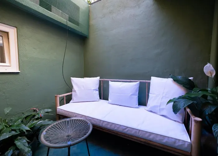 Casa de Férias Elegant 3br Townhouse W/ En-suite Baths - Mouraria | By Airnest